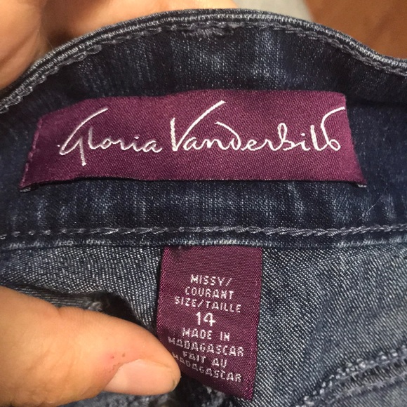 Denim shorts - Picture 3 of 3